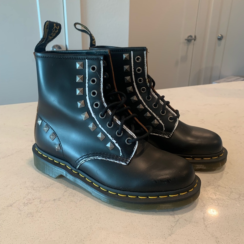 NEW dr marten’s silver stud 1460